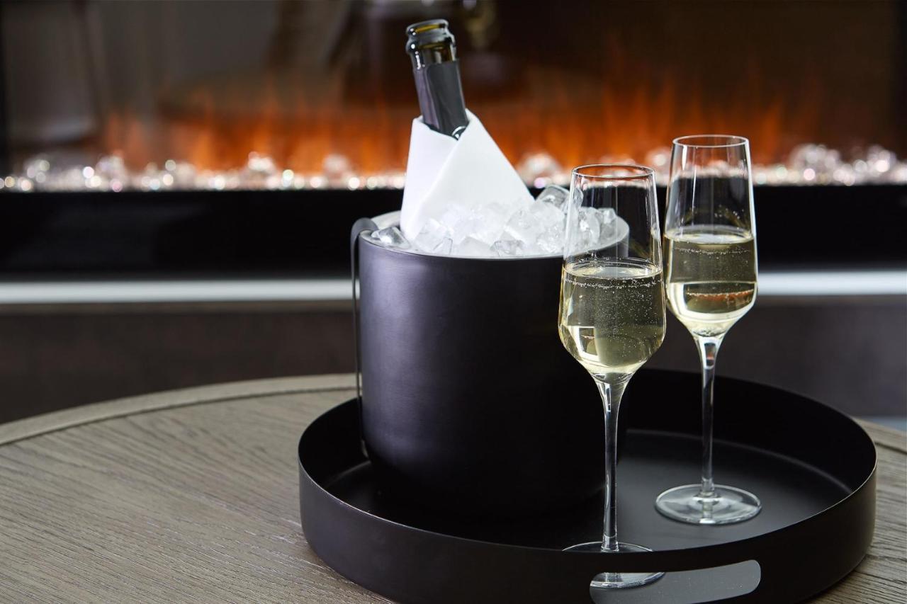 124 On Queen Hotel & Spa Niagara-on-the-Lake Esterno foto Champagne