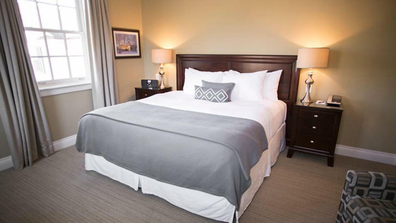 124 On Queen Hotel & Spa Niagara-on-the-Lake Esterno foto A guest room at the Inn at St. John's